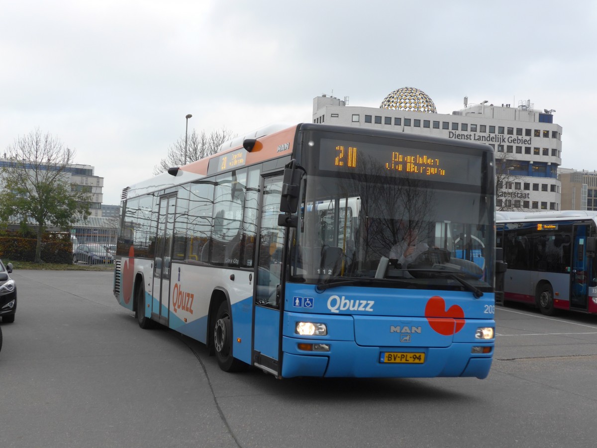 (156'779) - Qbuzz, Groningen - Nr. 2037/BV-PL-94 - MAN am 19. November 2014 beim Bahnhof Leeuwarden