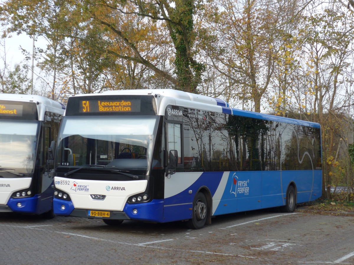 (156'813) - ARRIVA - Nr. 8592/90-BBH-4 - VDL am 19. November 2014 in Dokkum, Busstation
