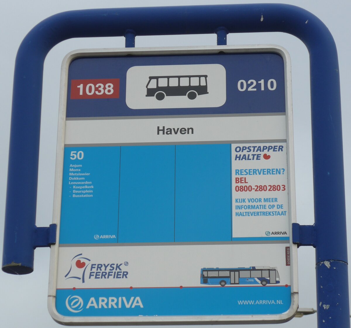 (156'851) - ARRIVA-Haltestellenschild - Lauwersoog, Haven - am 19. November 2014