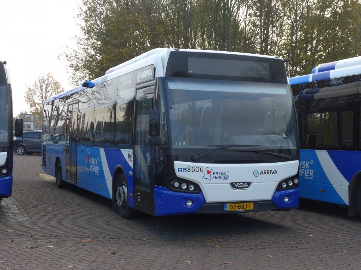 (156'976) - ARRIVA - Nr. 8606/03-BBJ-1 - VDL am 20. November 2014 beim Bahnhof Hoogeveen