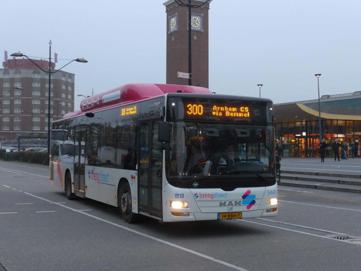 (157'087) - Breng, Ijsselmuiden - Nr. 5441/14-BBH-7 - MAN am 20. November 2014 beim Bahnhof Nijmegen