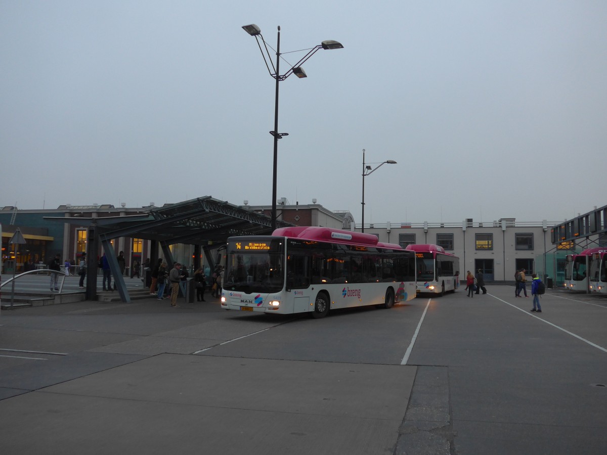 (157'096) - Breng, Ijsselmuiden - Nr. 5423/31-BBH-2 - MAN am 20. November 2014 beim Bahnhof Nijmegen