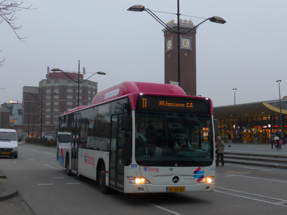 (157'111) - Breng, Ijsselmuiden - Nr. 4464/BX-GN-86 - Mercedes am 20. November 2014 beim Bahnhof Nijmegen