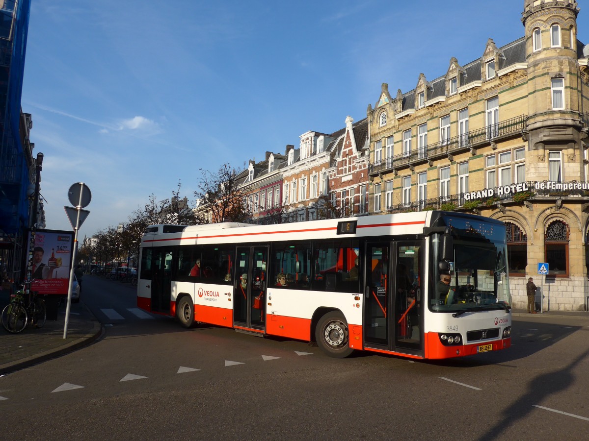 (157'149) - VEOLIA - Nr. 3849/BS-JZ-67 - Volvo am 21. November 2014 beim Bahnhof Maastricht