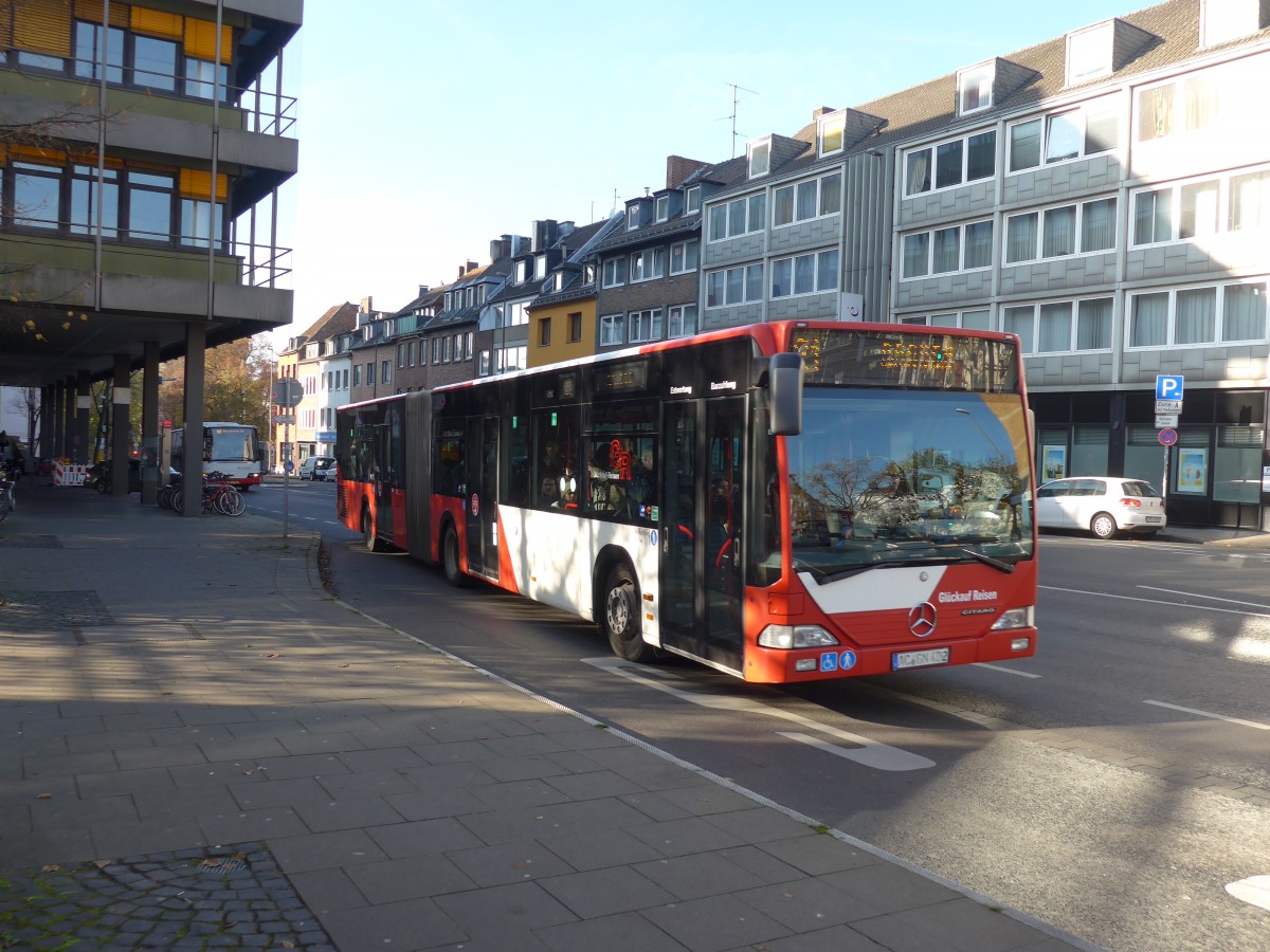 (157'170) - Glckauf-Reisen, Baesweiler - AC-GN 402 - Mercedes am 21. November 2014 beim Hauptbahnhof Aachen 