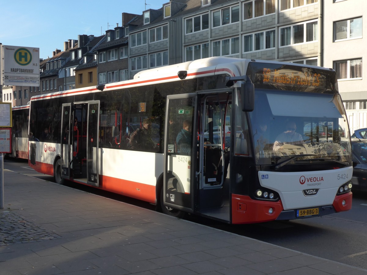 (157'179) - Aus Holland: VEOLIA - Nr. 5424/59-BBG-3 - VDL am 21. November 2014 beim Hauptbahnhof Aachen