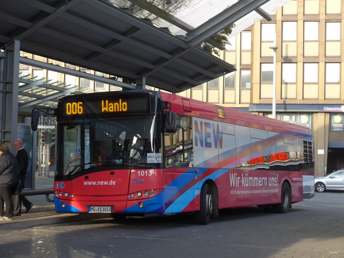 (157'306) - MBus, Mnchengladbach - Nr. 1013/MG-YS 1013 - Solaris am 22. November 2014 beim Hauptbahnhof Mnchengladbach
