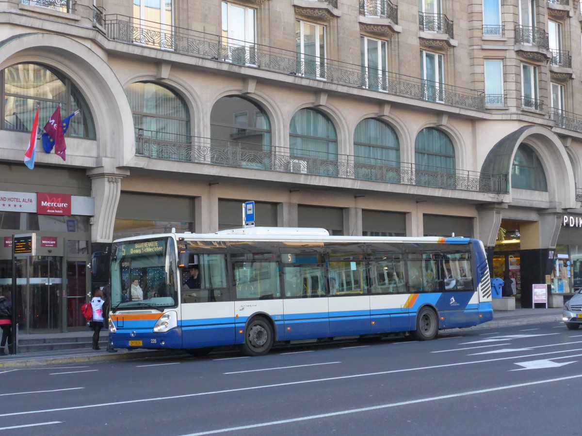 (157'385) - AVL Luxembourg - Nr. 228/DM 5826 - Irisbus am 22. November 2014 beim Bahnhof Luxembourg