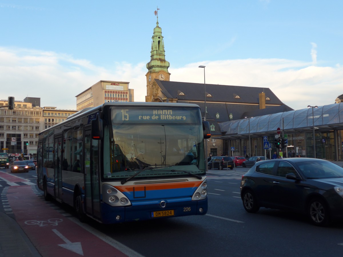 (157'415) - AVL Luxembourg - Nr. 226/DM 5824 - Irisbus am 22. November 2014 beim Bahnhof Luxembourg