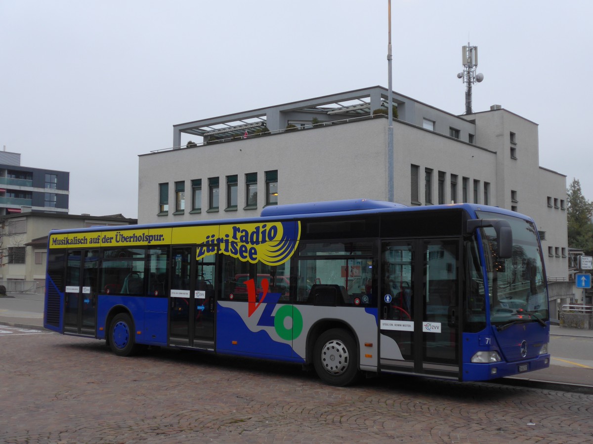 (157'558) - VZO Grningen - Nr. 71/ZH 567'971 - Mercedes am 26. November 2014 beim Bahnhof Wetzikon