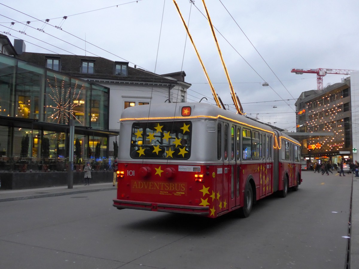 (157'682) - VW Winterthur - Nr.101 - FBW/SWS Gelenktrolleybus am 6. Dezember 2014 beim Hauptbahnhof Winterthur