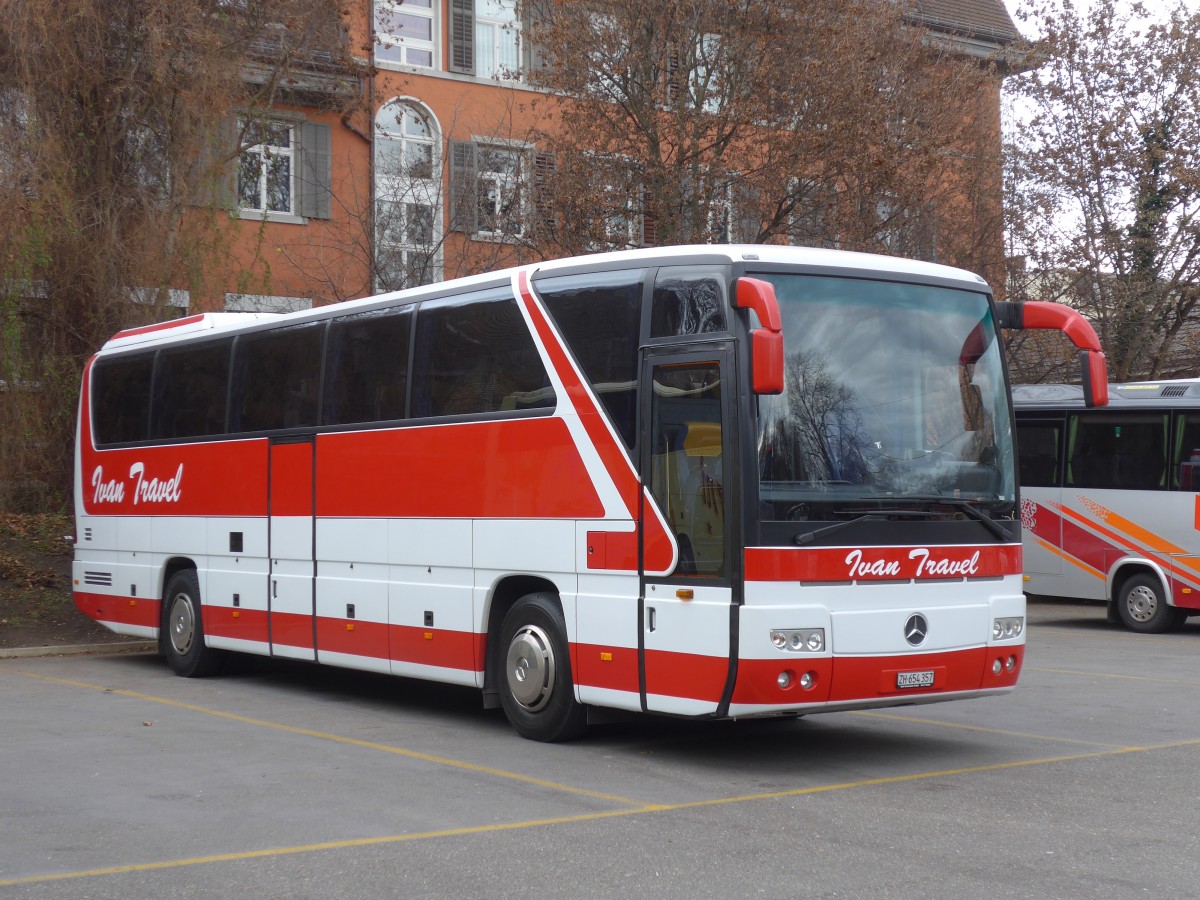 (157'756) - Ivan Travel, Wallisellen - ZH 654'357 - Mercedes am 14. Dezember 2014 in Zrich, Sihlquai