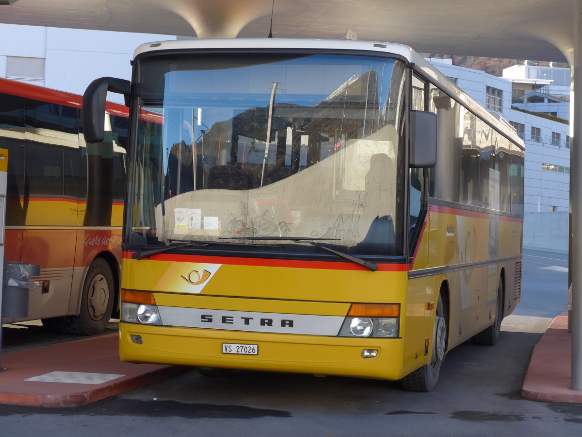 (157'891) - Autotour, Visp - VS 27'026 - Setra (ex VS 245'888) am 23. Dezember 2014 beim Bahnhof Visp