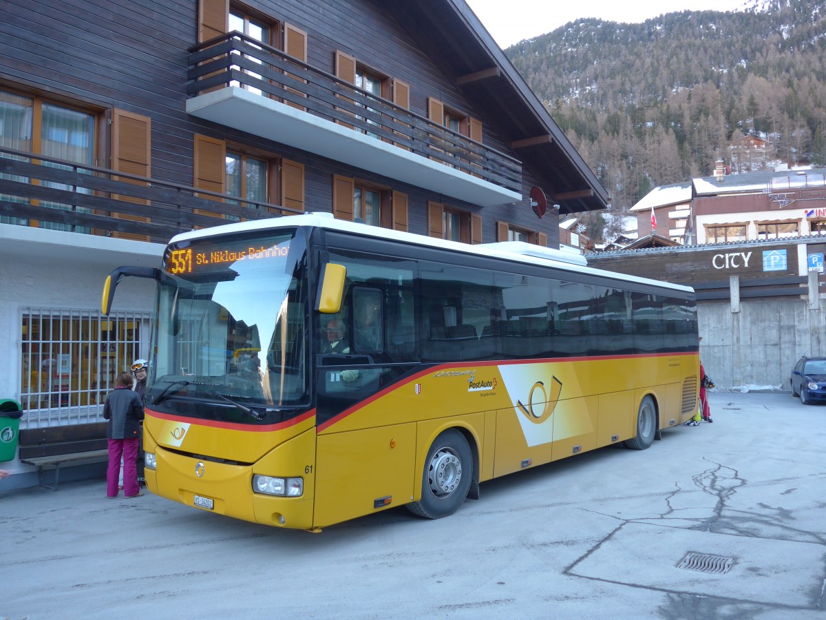 (157'897) - Zerzuben, Visp-Eyholz - Nr. 61/VS 34'202 - Irisbus am 23. Dezember 2014 in Grchen, Post