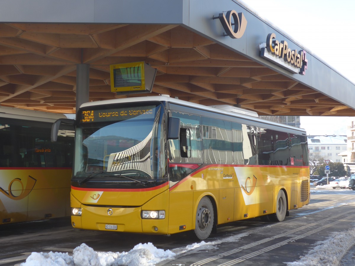 (158'087) - PostAuto Wallis - Nr. 13/VS 116'000 - Irisbus (ex Theytaz, Sion) am 1. Januar 2015 beim Bahnhof Sion