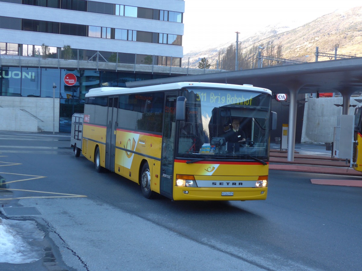 (158'218) - PostAuto Wallis - VS 241'979 - Setra am 4. Januar 2015 beim Bahnhof Visp