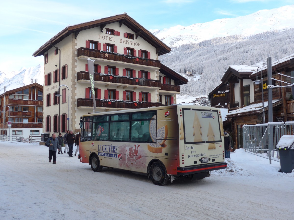 (158'390) - OBZ Zermatt - Nr. 14/VS 351'591 - Vetter am 18. Januar 2015 beim Bahnhof Zermatt