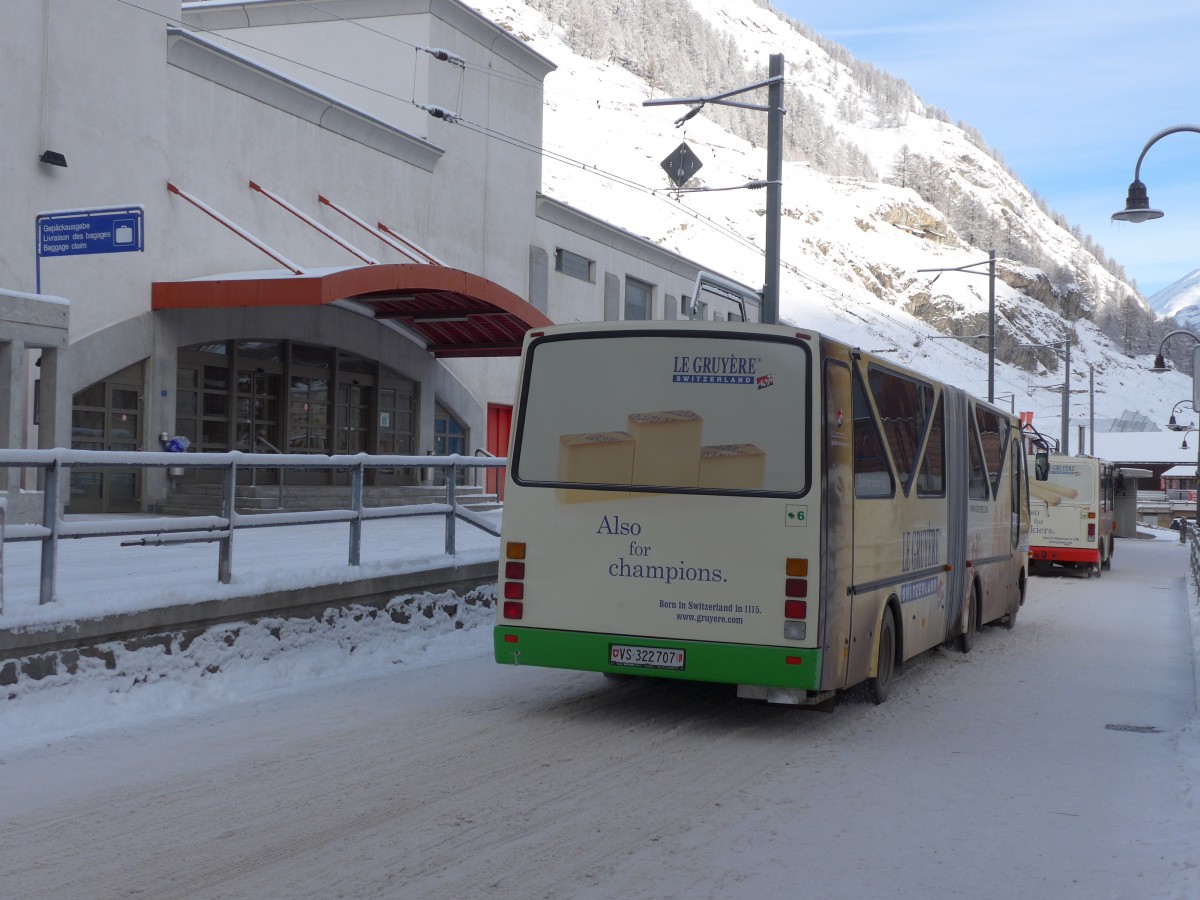 (158'395) - OBZ Zermatt - Nr. 6/VS 322'707 - Vetter (ex Sturm, D-Daaden; ex Dekra-Akademie, D-Stuttgart) am 18. Januar 2015 beim Bahnhof Zermatt