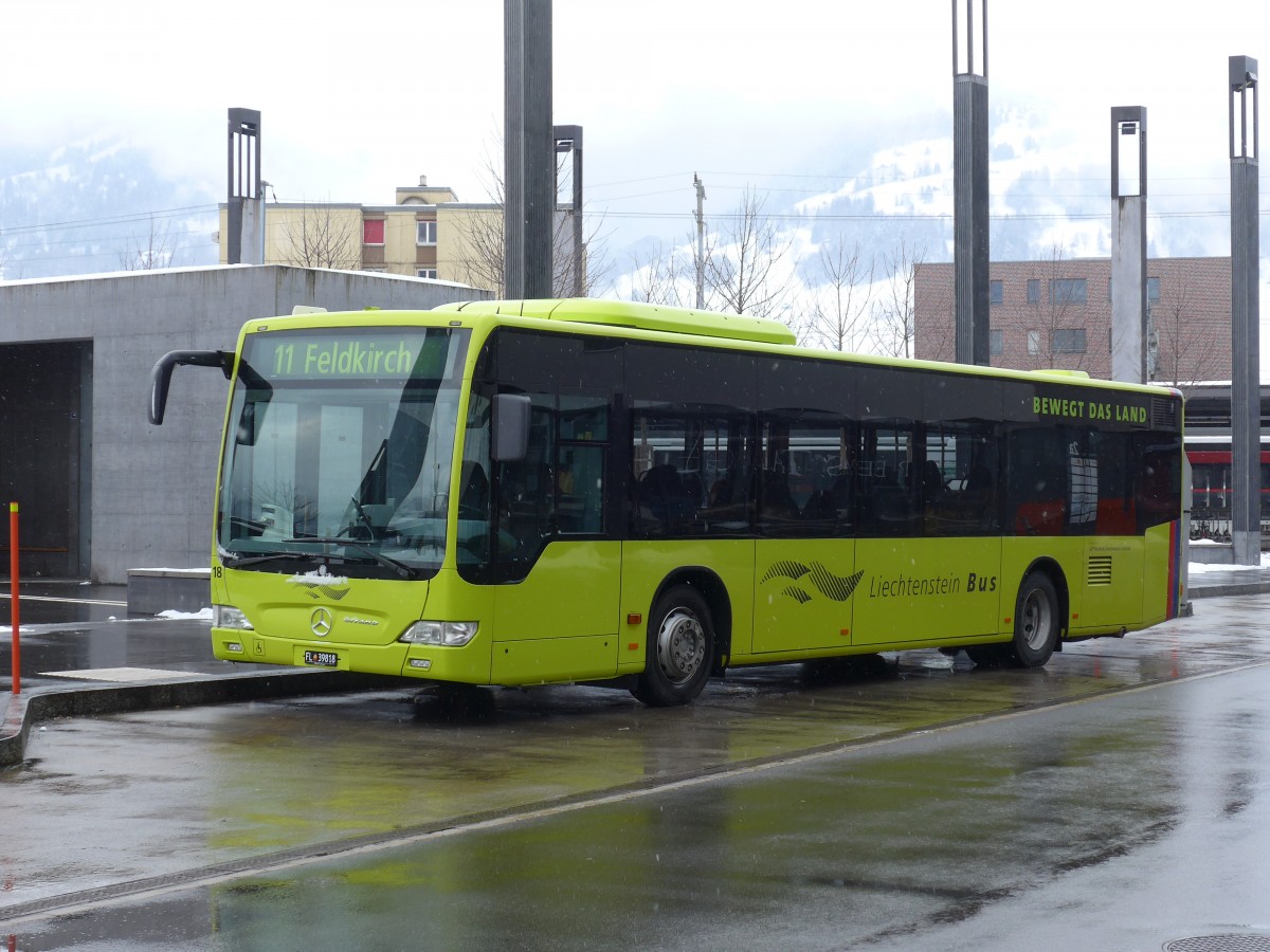 (158'531) - Aus Liechtenstein: LBA Vaduz - Nr. 18/FL 39'818 - Mercedes am 1. Februar 2015 beim Bahnhof Sargans