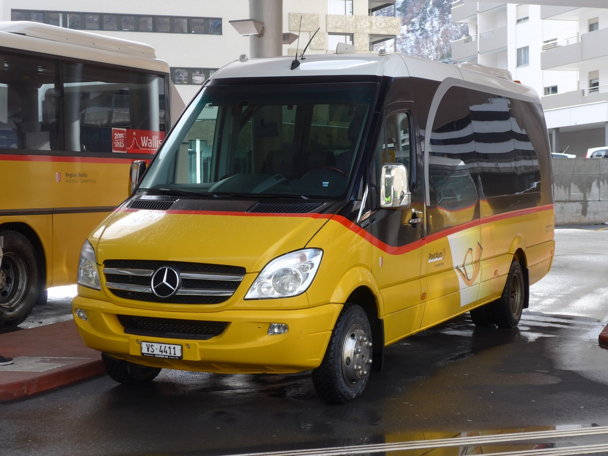 (158'776) - Autotour, Visp - VS 4411 - Mercedes am 15. Februar 2015 beim Bahnhof Visp