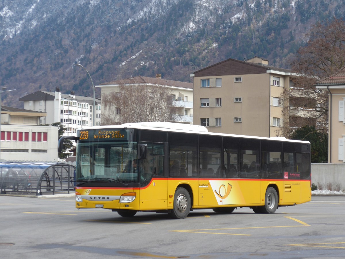 (158'851) - PostAuto Wallis - Nr. 44/VS 243'991 - Setra am 22. Februar 2015 beim Bahnhof Martigny