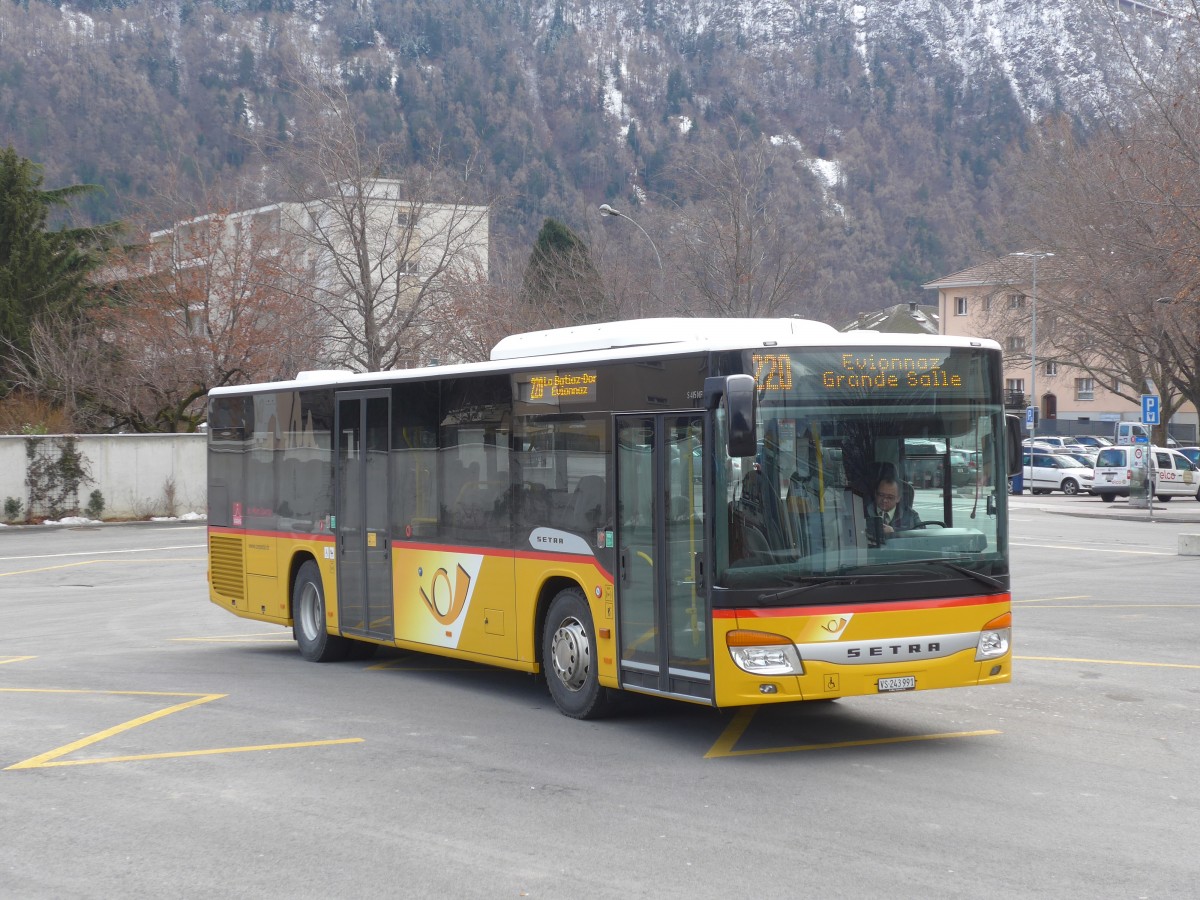 (158'852) - PostAuto Wallis - Nr. 44/VS 243'991 - Setra am 22. Februar 2015 beim Bahnhof Martigny