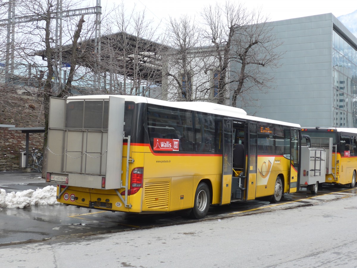 (158'861) - PostAuto Wallis - VS 403'661 - Setra am 22. Februar 2015 beim Bahnhof Brig
