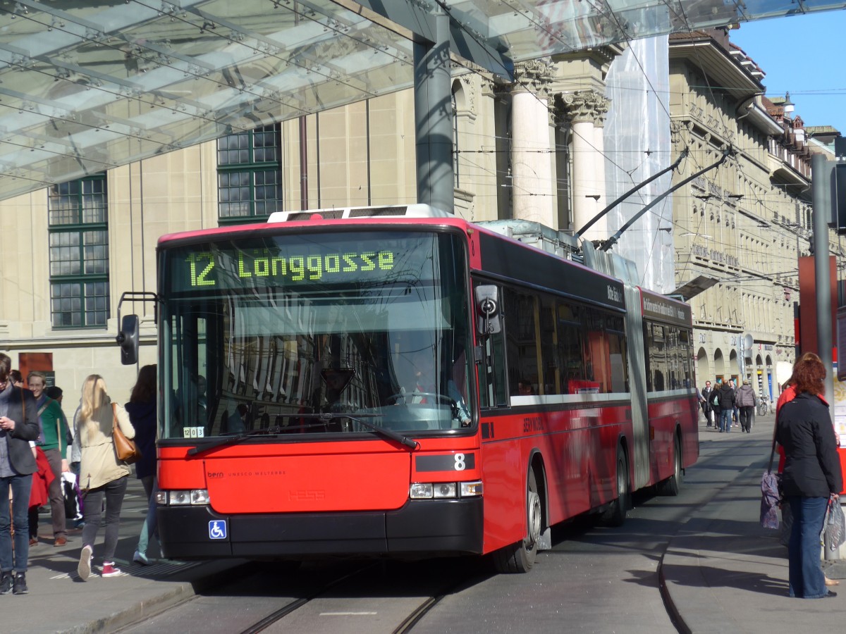 (159'031) - Bernmobil, Bern - Nr. 8 - NAW/Hess Gelenktrolleybus am 9. Mrz 2015 beim Bahnhof Bern