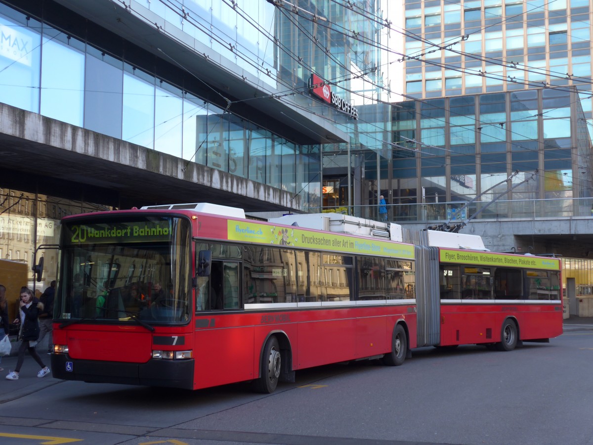 (159'064) - Bernmobil, Bern - Nr. 7 - NAW/Hess Gelenktrolleybus am 9. Mrz 2015 beim Bahnhof Bern