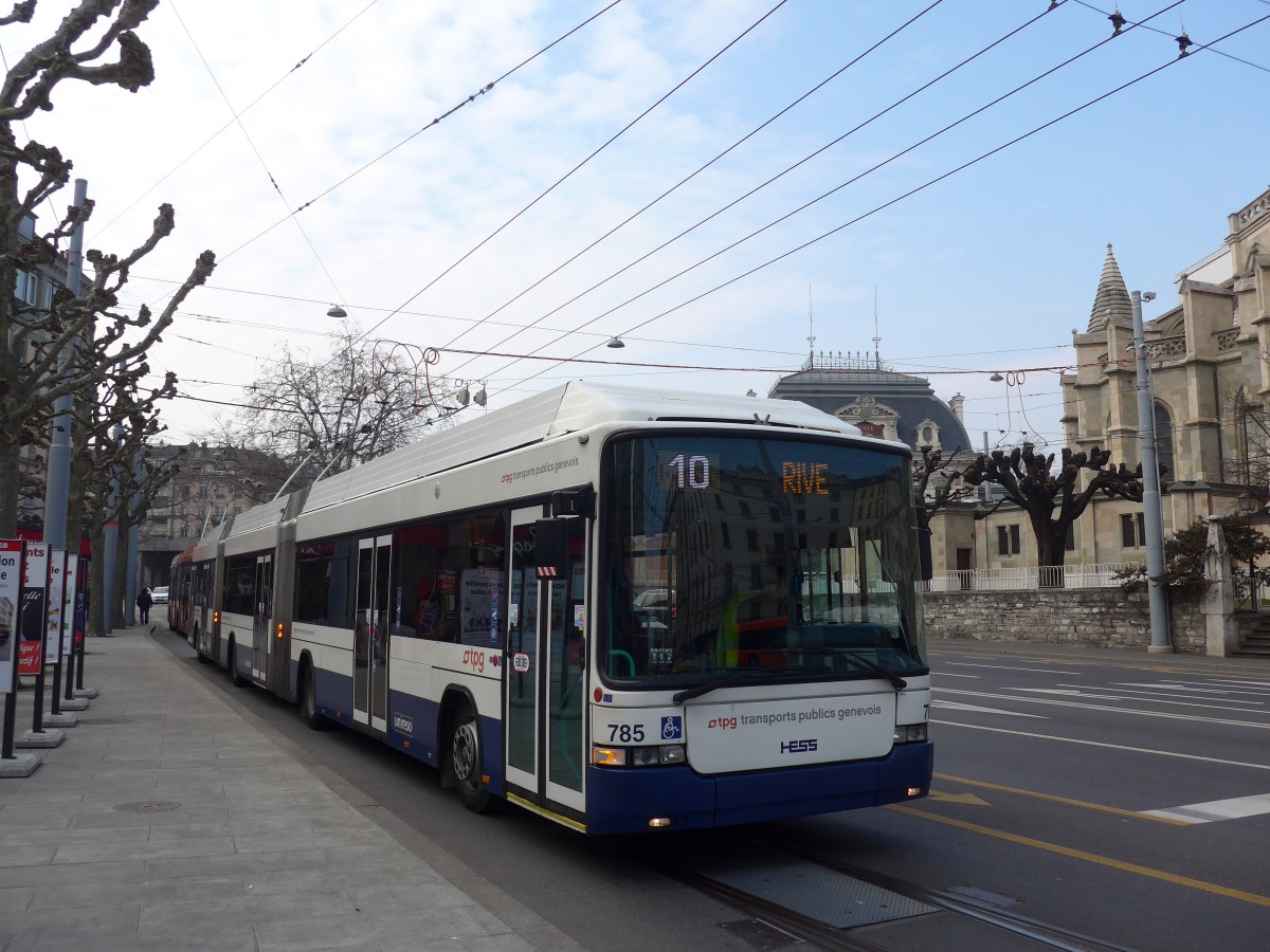 (159'132) - TPG Genve - Nr. 785 - Hess/Hess Doppelgelenktrolleybus am 14. Mrz 2015 in Genve, Place des Vingt-Deux-Cantons
