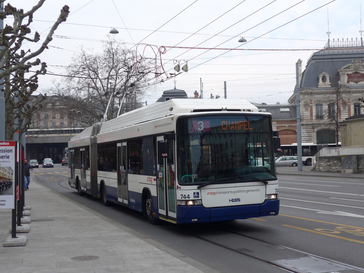 (159'160) - TPG Genve - Nr. 744 - Hess/Hess Gelenktrolleybus am 14. Mrz 2015 in Genve, Place des Vingt-Deux-Cantons