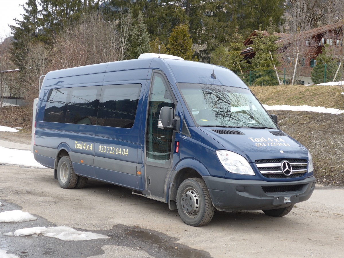 (159'199) - Ueltschi, Zweisimmen - Mercedes am 16. Mrz 2015 beim Bahnhof Lenk