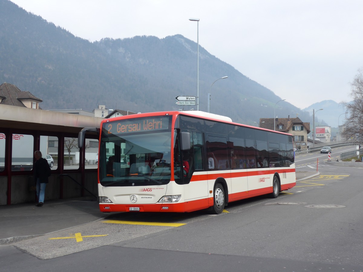 (159'213) - AAGS Schwyz - Nr. 24/SZ 30'024 - Mercedes am 17. Mrz 2015 beim Bahnhof Brunnen