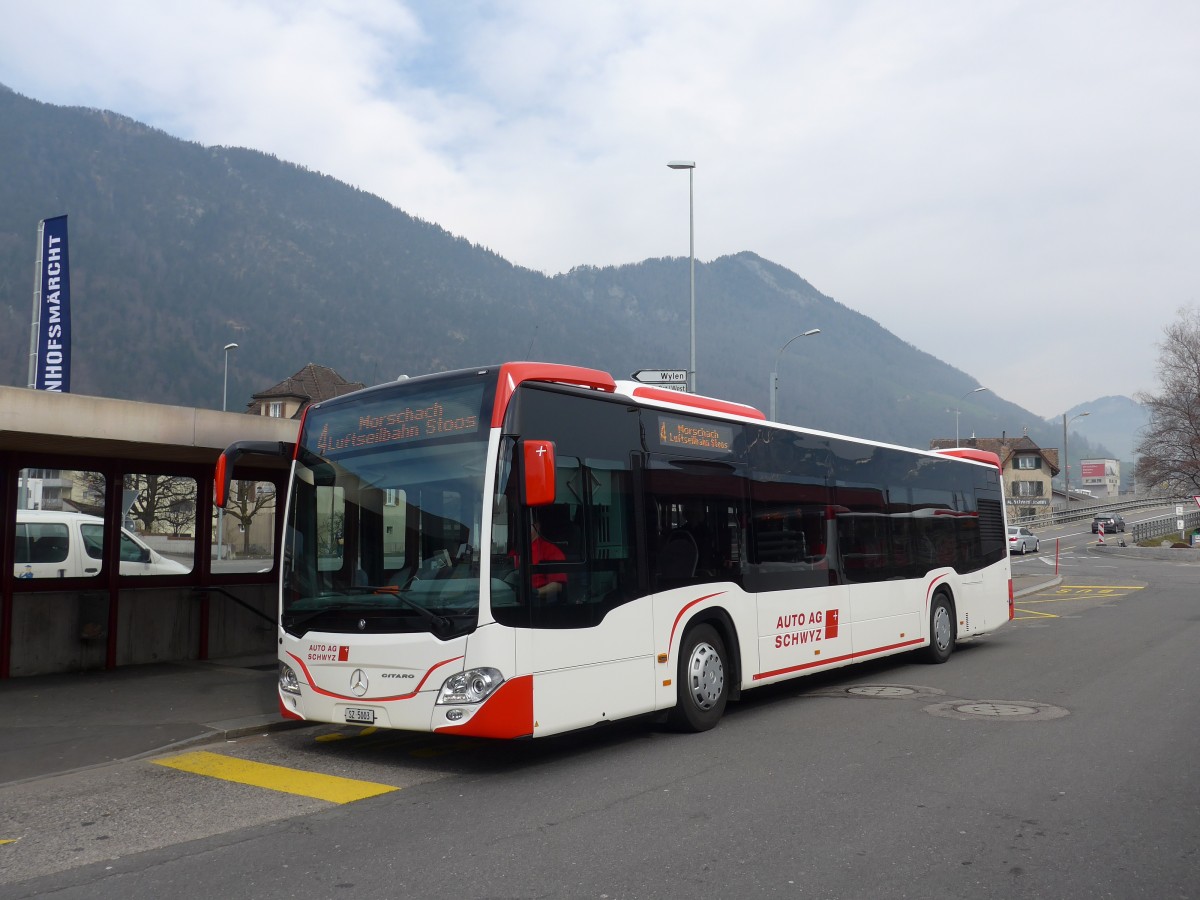 (159'216) - AAGS Schwyz - Nr. 3/SZ 5003 - Mercedes am 17. Mrz 2015 beim Bahnhof Brunnen