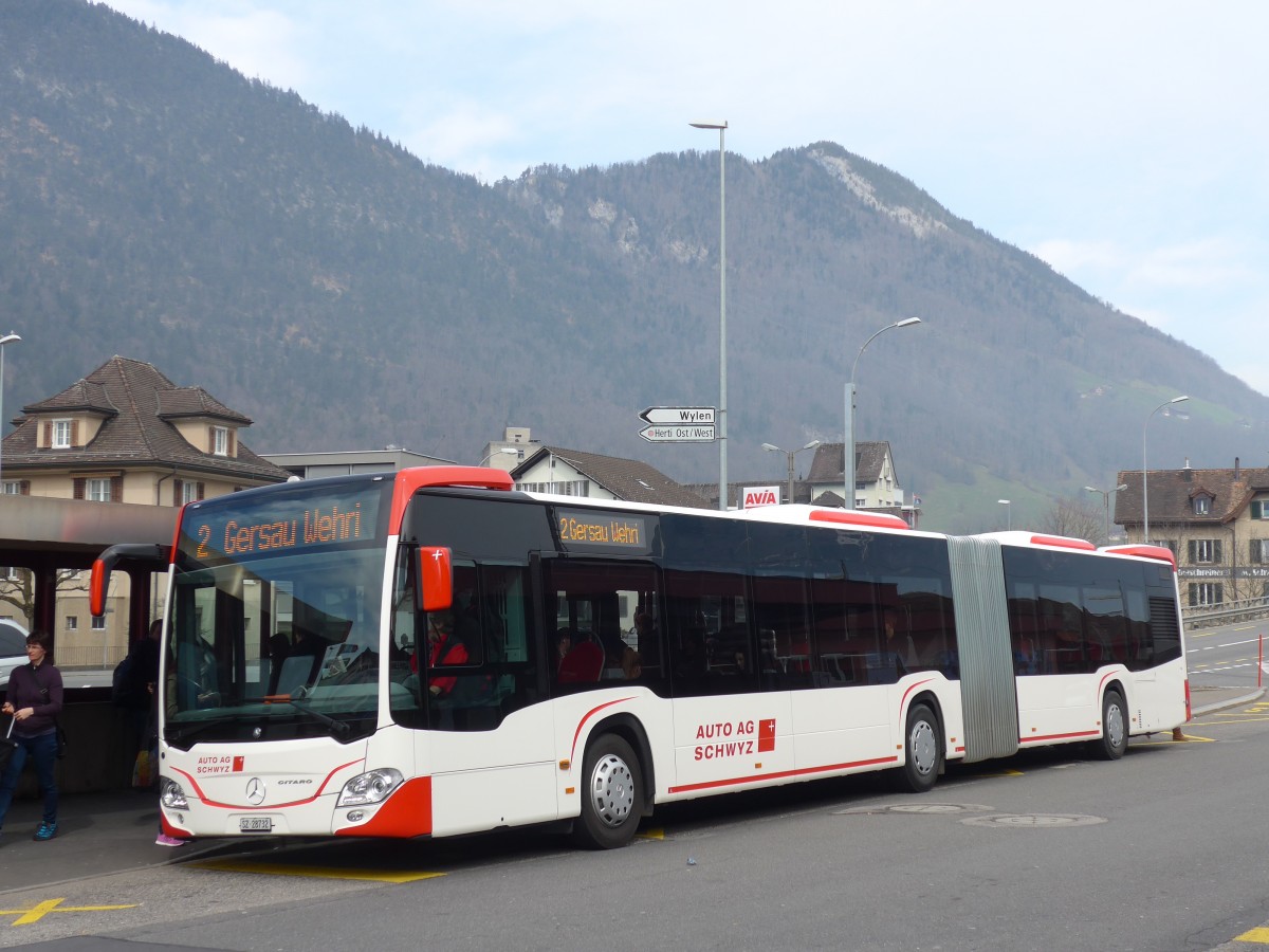 (159'243) - AAGS Schwyz - Nr. 32/SZ 28'732 - Mercedes am 17. Mrz 2015 beim Bahnhof Brunnen