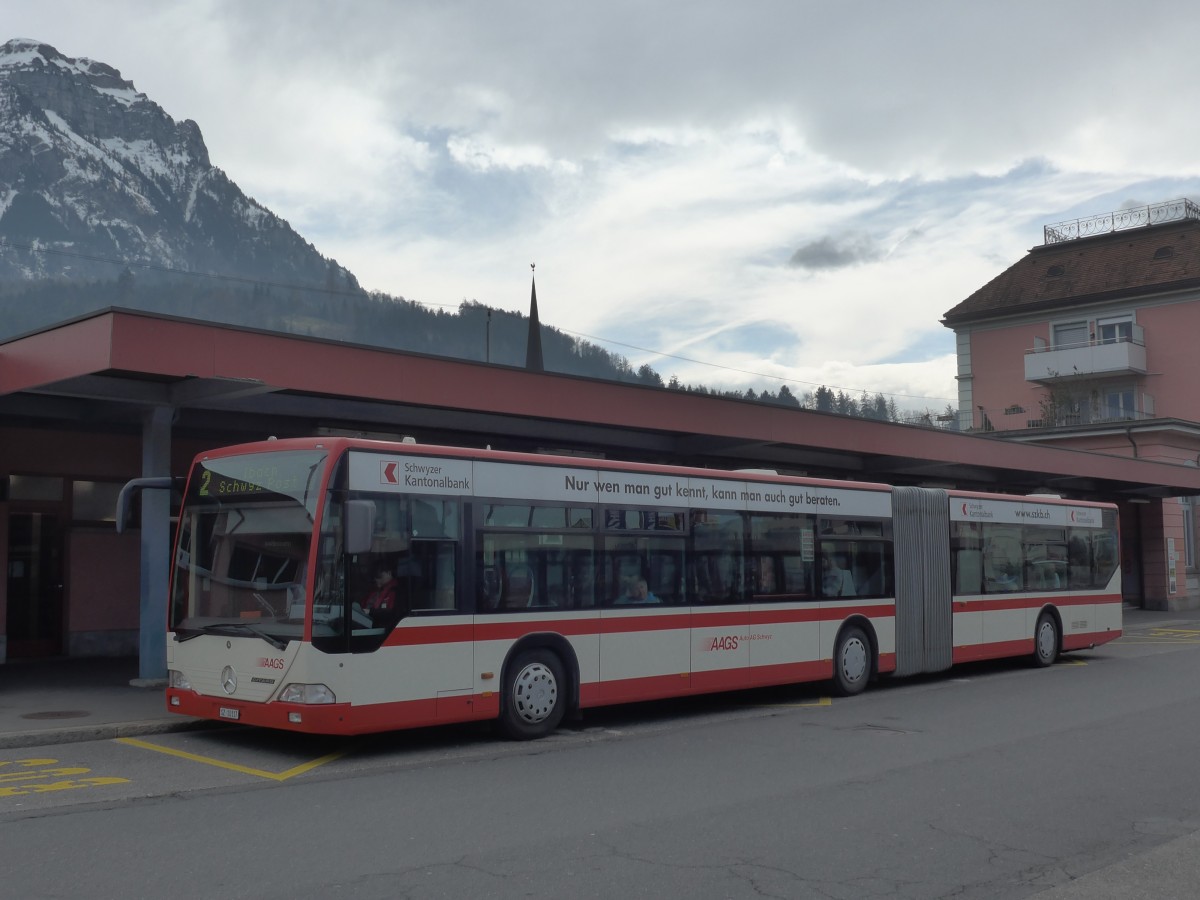 (159'250) - AAGS Schwyz - Nr. 17/SZ 10'117 - Mercedes am 17. Mrz 2015 beim Bahnhof Brunnen