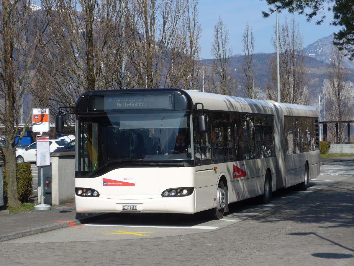 (159'299) - AAGs Schwyz - Nr. 85/SZ 118'685 - Solaris (ex VR La Chaux-de-Fonds Nr. 261) am 18. Mrz 2015 beim Bahnhof Flelen