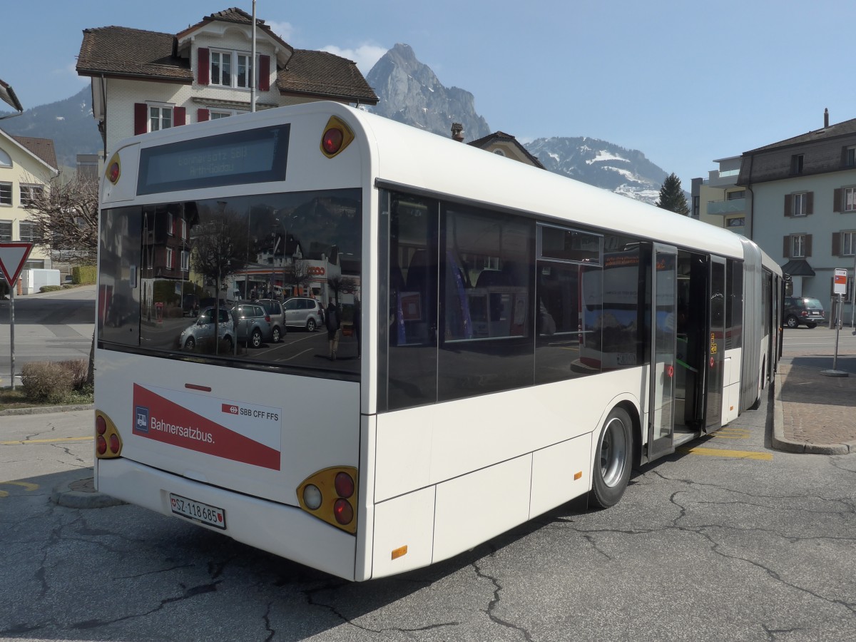 (159'326) - AAGS Schwyz - Nr. 85/SZ 118'685 - Solaris (ex VR La Chaux-de-Fonds Nr. 261) am 18. Mrz 2015 beim Bahnhof Schwyz