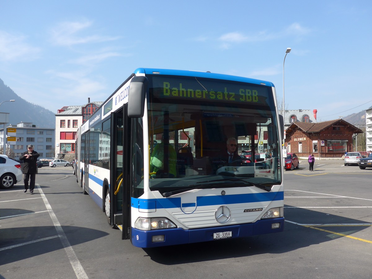(159'336) - ZVB Zug - Nr. 9/ZG 3359 - Mercedes am 18. Mrz 2015 beim Bahnhof Arth-Goldau