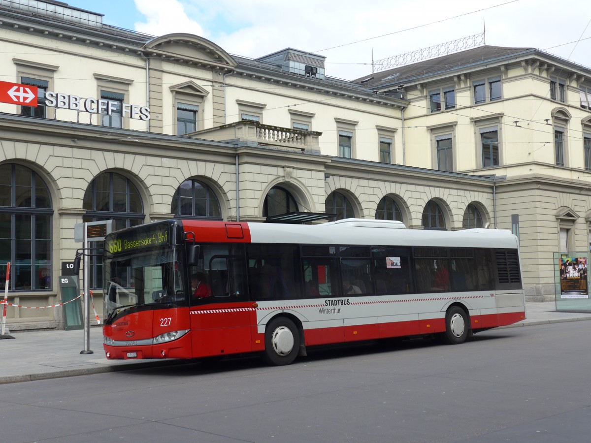 (159'436) - SW Winterthur - Nr. 227/ZH 751'227 - Solaris am 27. Mrz 2015 beim Hauptbahnhof Winterthur