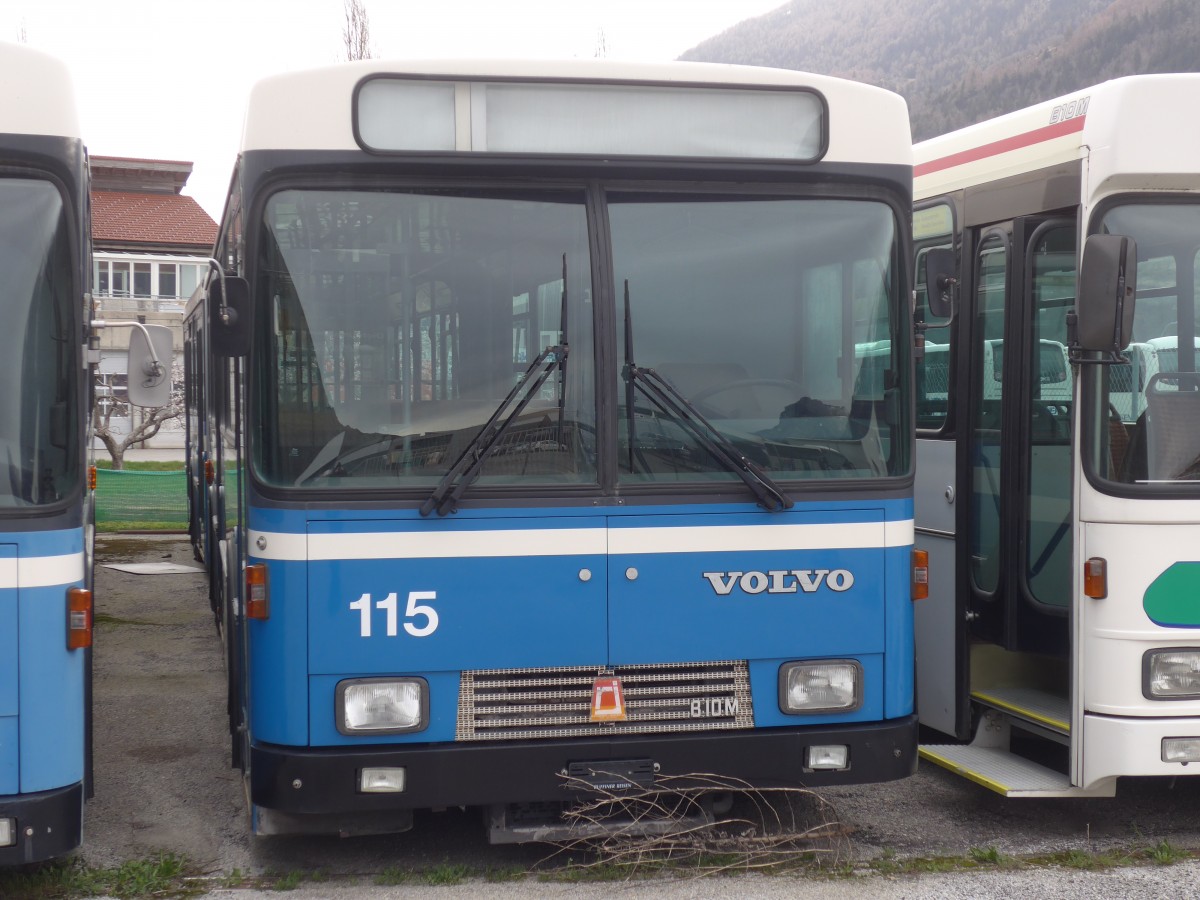 (159'568) - Ruffiner, Turtmann - Nr. 115 - Volvo/R&J (ex VBL Luzern Nr. 115) am 2. April 2015 in Turtmann, Garage