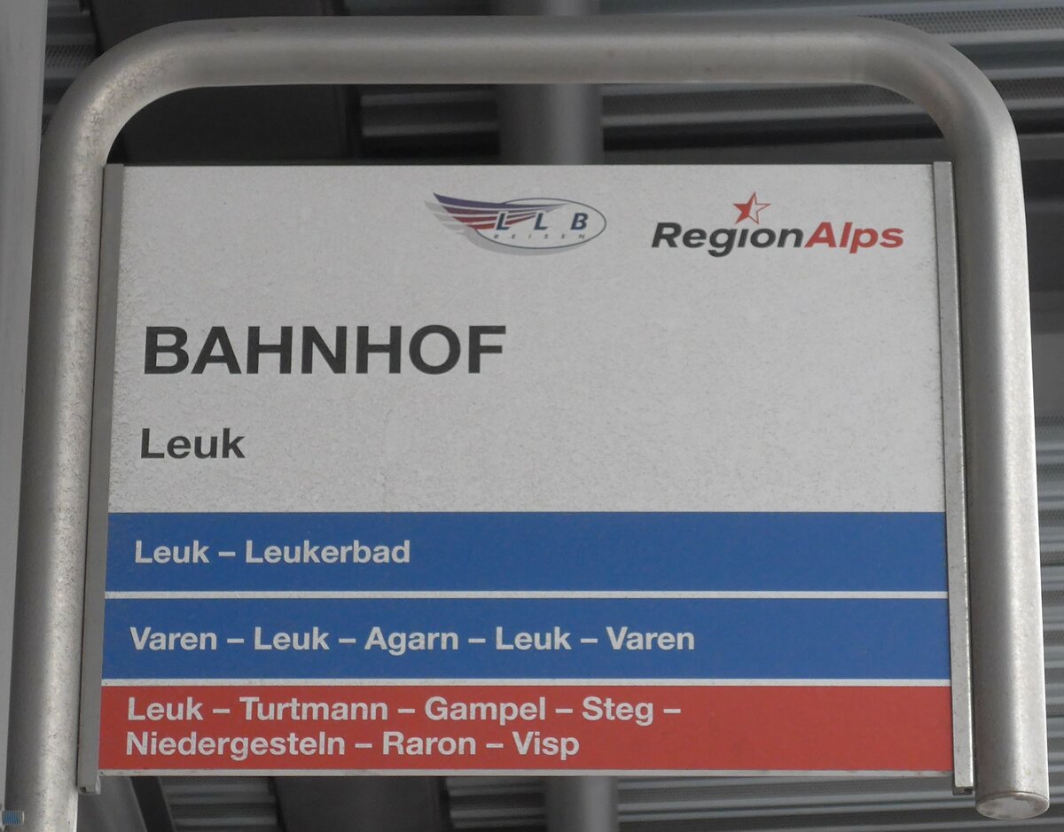 (159'594) - LLB/RegionAlps-Haltestellenschild - Leuk, Bahnhof - am 2. April 2015