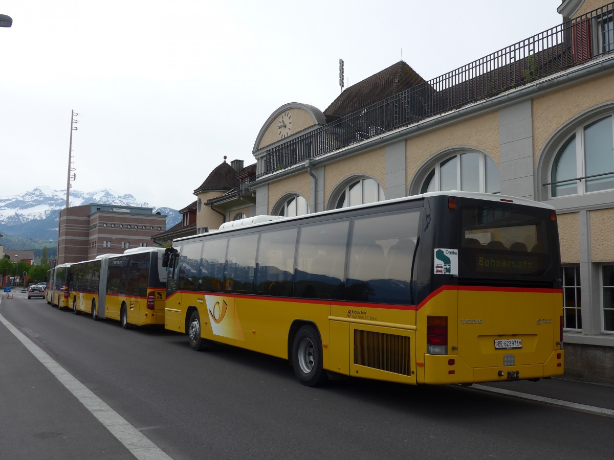 (159'980) - Flck, Brienz - Nr. 4/BE 623'971 - Volvo (ex AVBB Schwanden) am 25. April 2015 beim Bahnhof Spiez