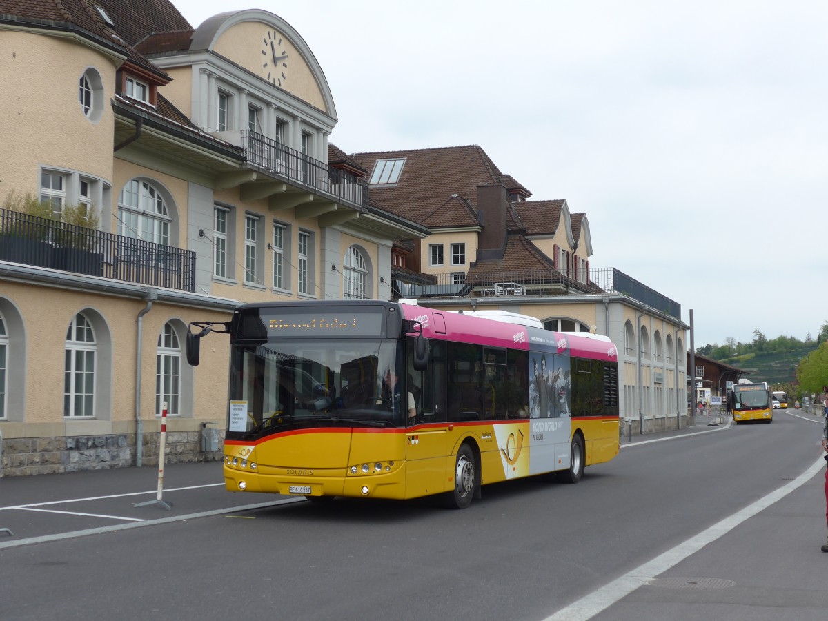 (159'997) - PostAuto Bern - BE 610'537 - Solaris am 25. April 2015 beim Bahnhof Spiez