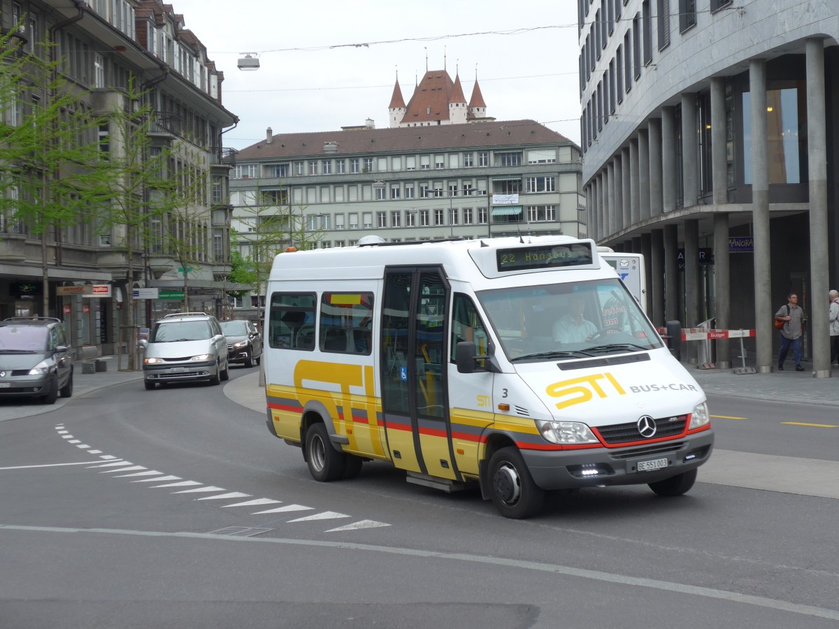 (160'032) - STI Thun - Nr. 3/BE 551'003 - Mercedes am 25. April 2015 beim Bahnhof Thun