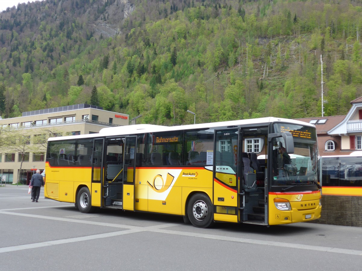 (160'060) - PostAuto Bern - BE 653'387 - Setra am 26. April 2015 beim Bahnhof Interlaken Ost