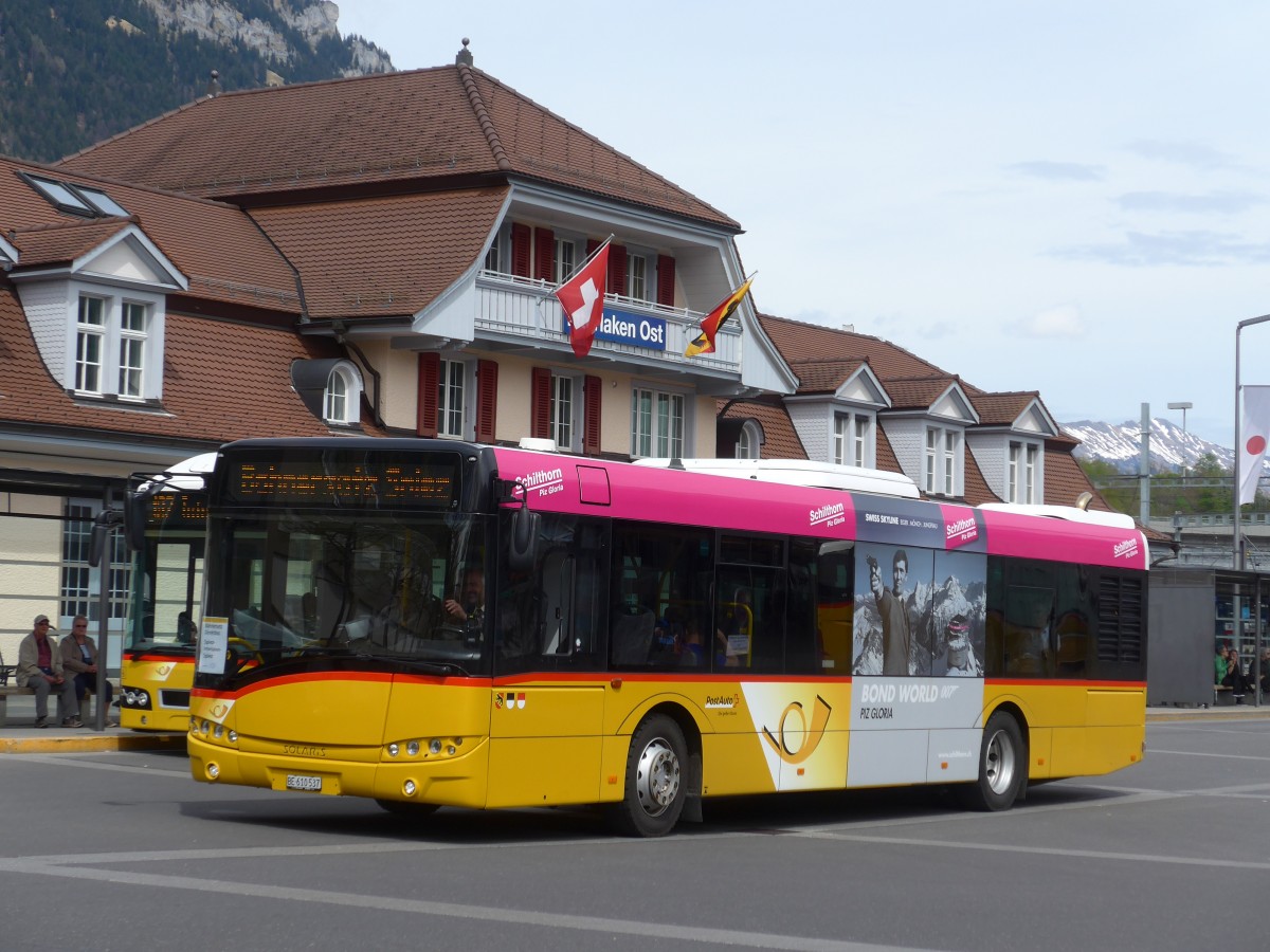 (160'113) - PostAuto Bern - BE 610'537 - Solaris am 26. April 2015 beim Bahnhof Interlaken Ost