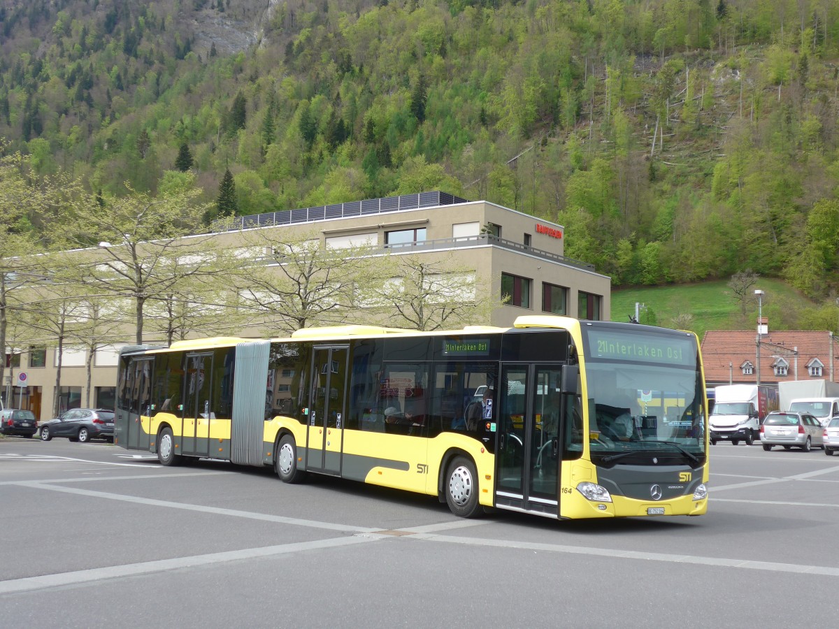 (160'119) - STI Thun - Nr. 164/BE 752'164 - Mercedes am 26. April 2015 beim Bahnhof Interlaken Ost