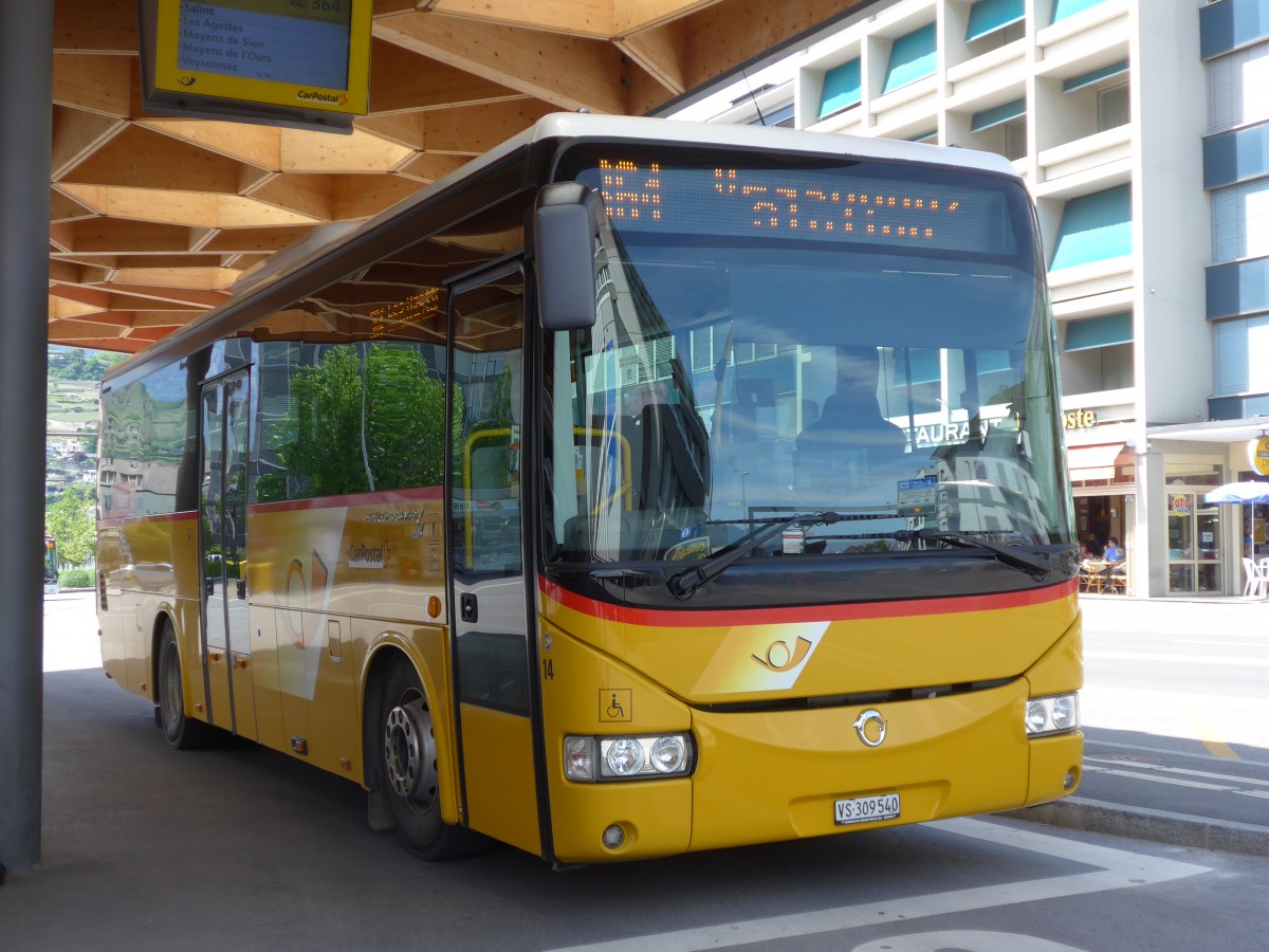 (160'452) - PostAuto Wallis - Nr. 14/VS 309'540 - Irisbus (ex Theytaz, Sion) am 10. Mai 2015 beim Bahnhof Sion