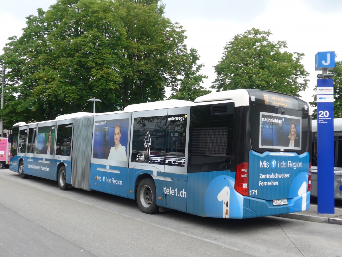 (160'588) - VBL Luzern - Nr. 171/LU 248'364 - Mercedes am 22. Mai 2015 beim Bahnhof Luzern
